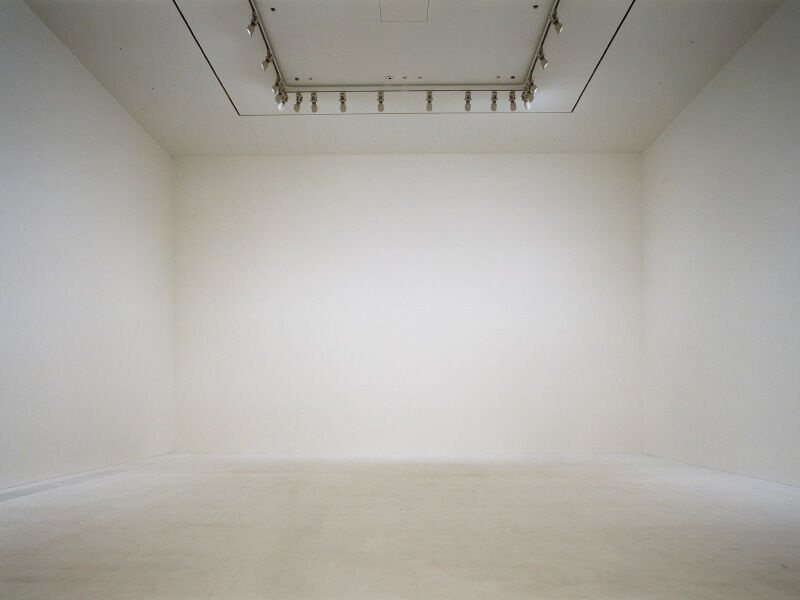 15. 展示室：白い空間