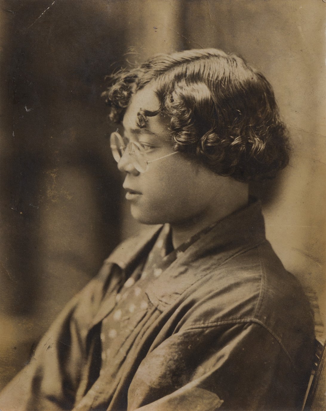《青森地方裁判所勤務時ポートレート（18歳頃）》 1921年 青森県立美術館