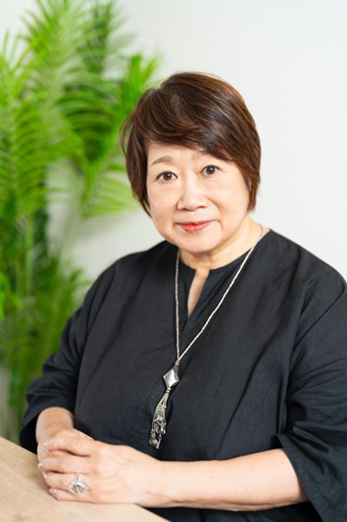 石井頼子(棟方志功研究家)