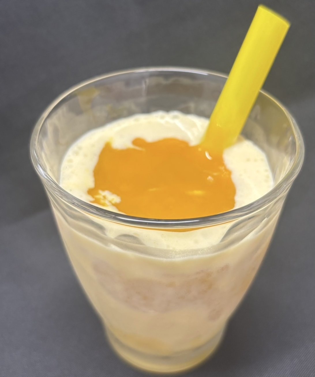 ４匹の猫オリジナルマンゴーシェイク　　　￥620