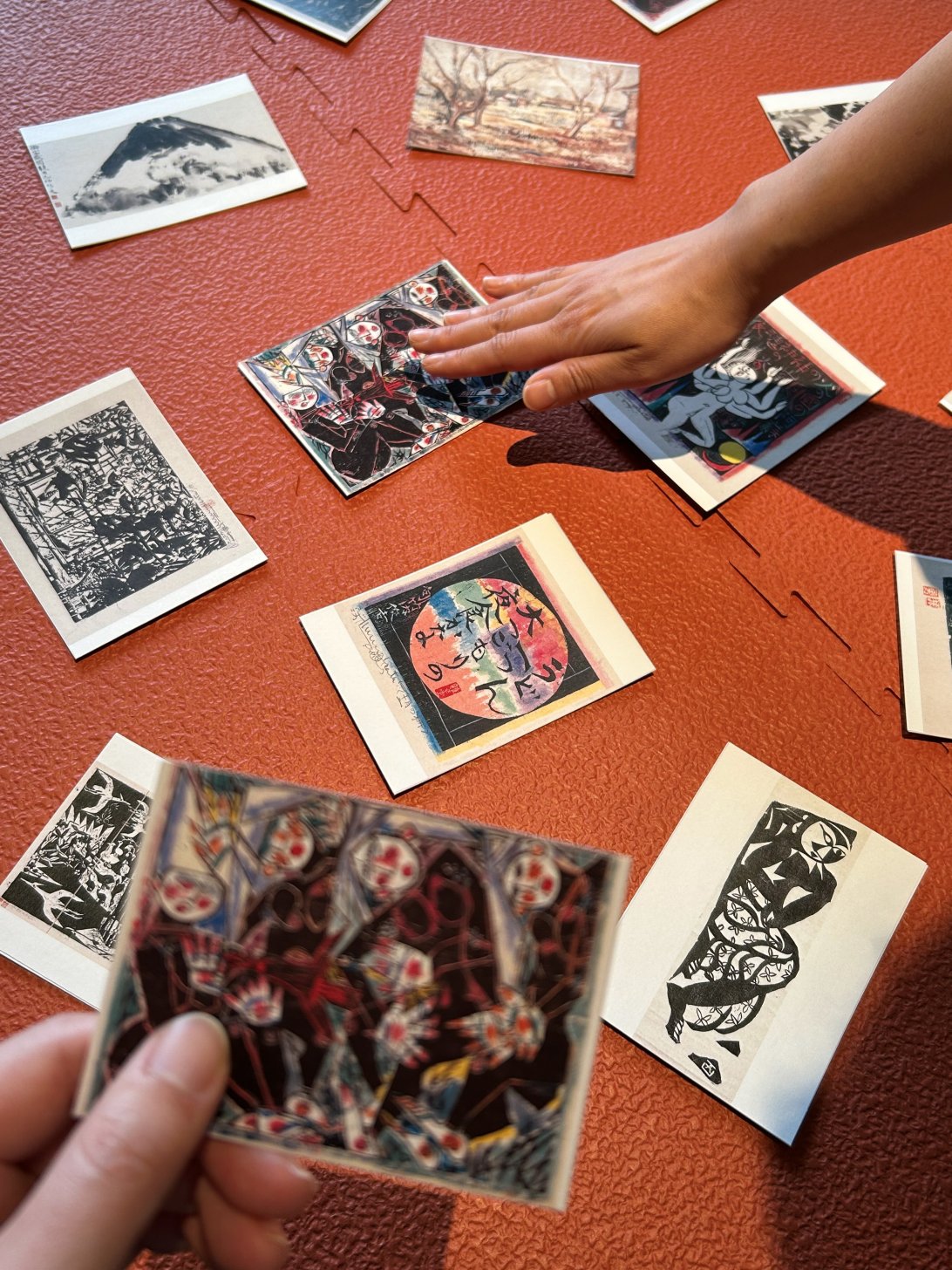 くつをぬいで遊びます